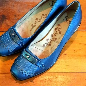 Sofft steel blue loafer 8N.